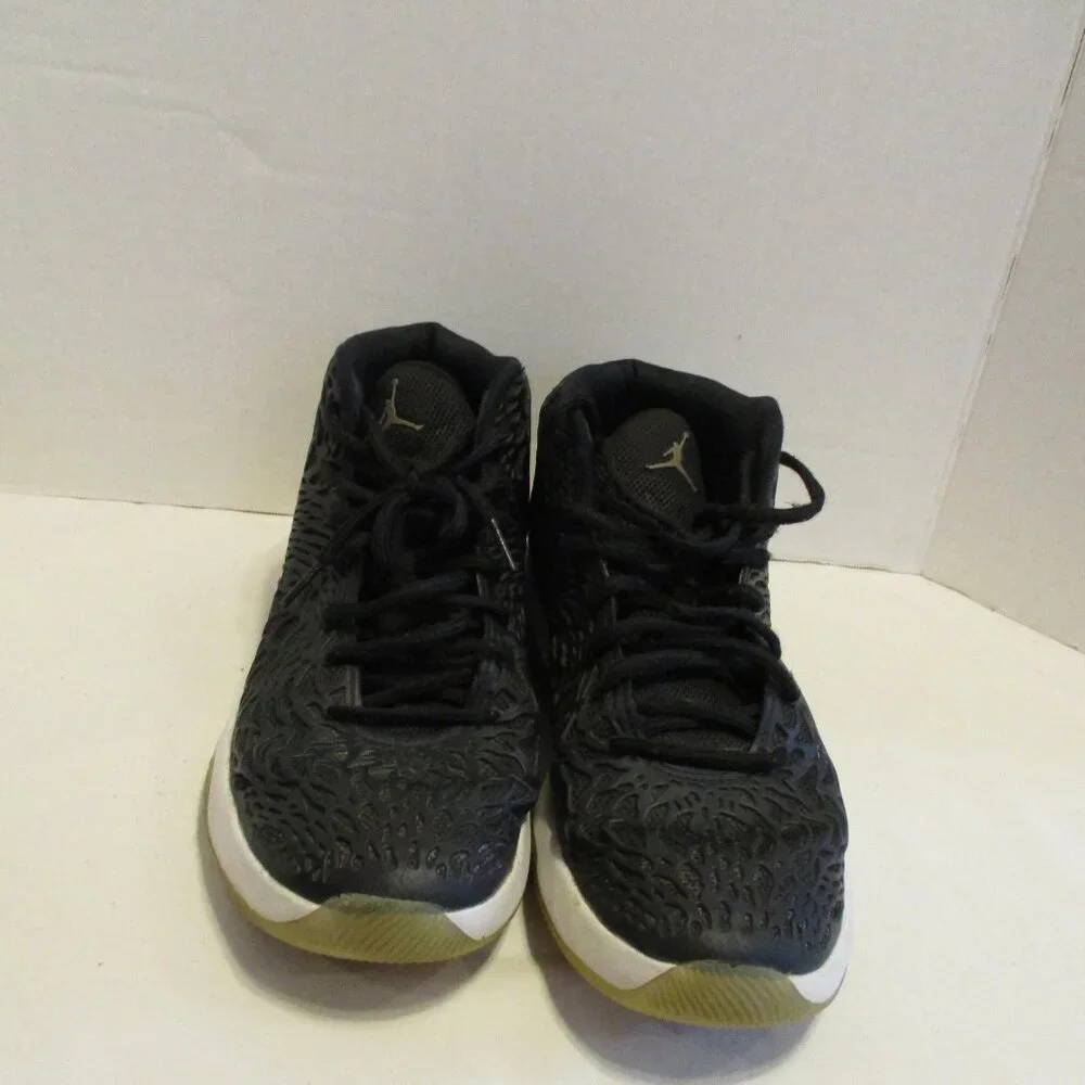 Jordan Shoes Men Size 9.5 Black White Fitness Athletic Basketball Sneakers